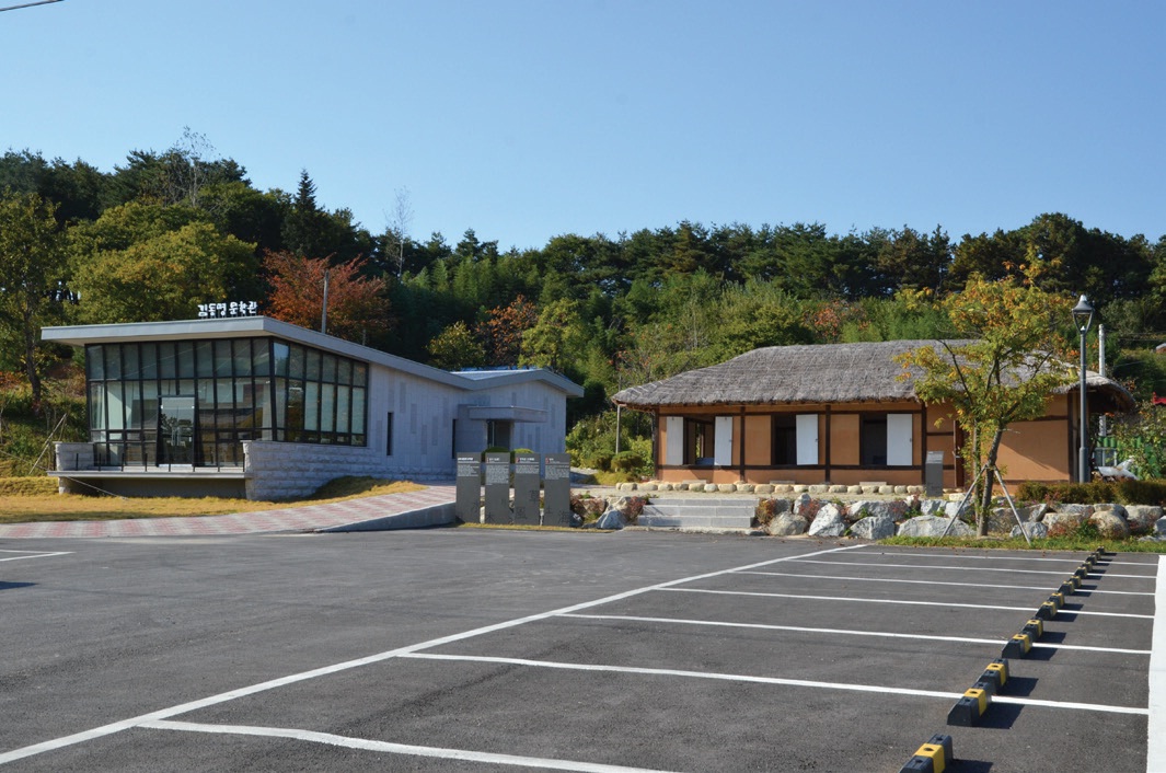 문학관 전경.jpg